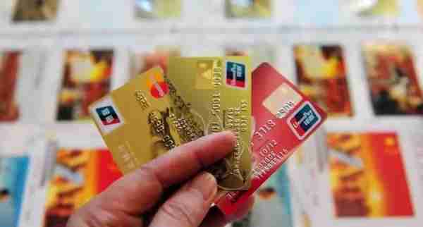 信用卡大跃进，银行花式营销获客，行业黑马给出三条开卡风险提示