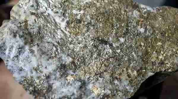 难选含砷含硫嵌布不均脉金矿如何除杂增收？