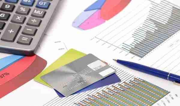 简述：信用卡与消费贷的区别是什么？