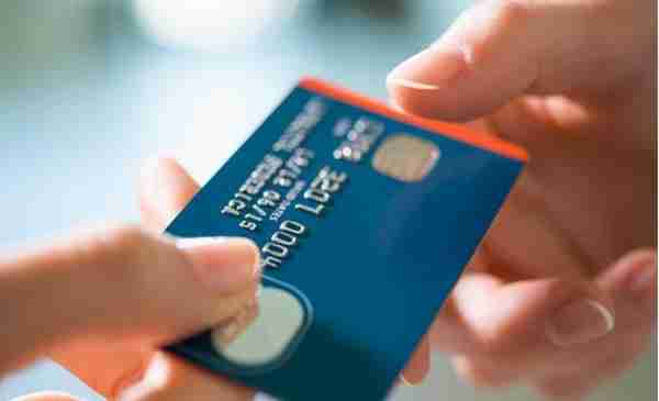 信用卡使用方法发布新规，多家银行进行规则修改，尽量别再逾期了