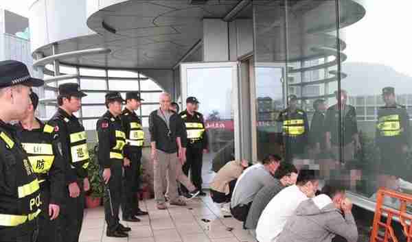 四步陷阱诱收藏爱好者上当，深圳警方一举打掉6个“套路拍”团伙